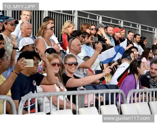 足球巨星上演惊险漂移动作 展现速度与激情的巅峰瞬间